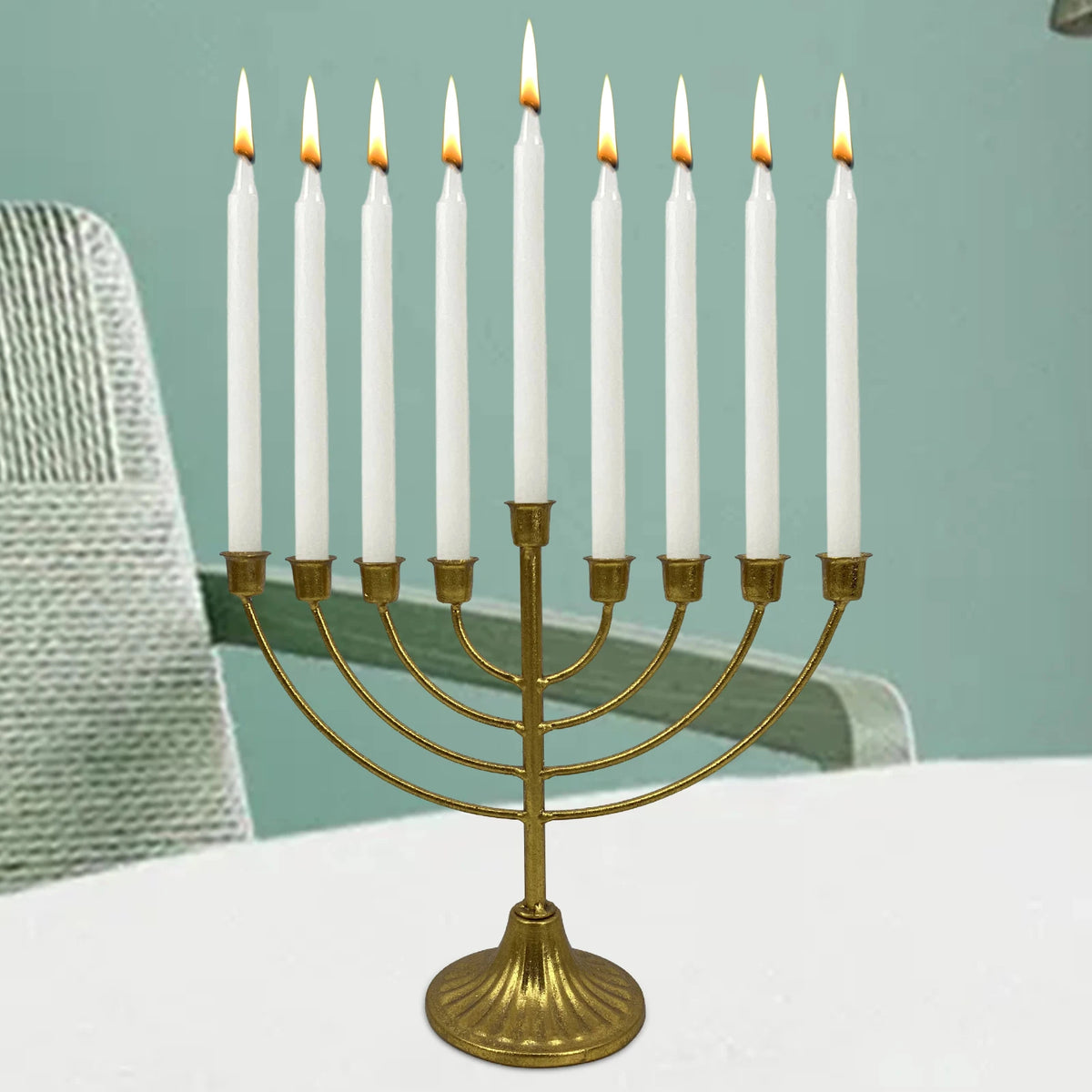 חנוכיה קלאסית ממתכת בגוון זהב – 8 קנים ושמש – תמונה 2