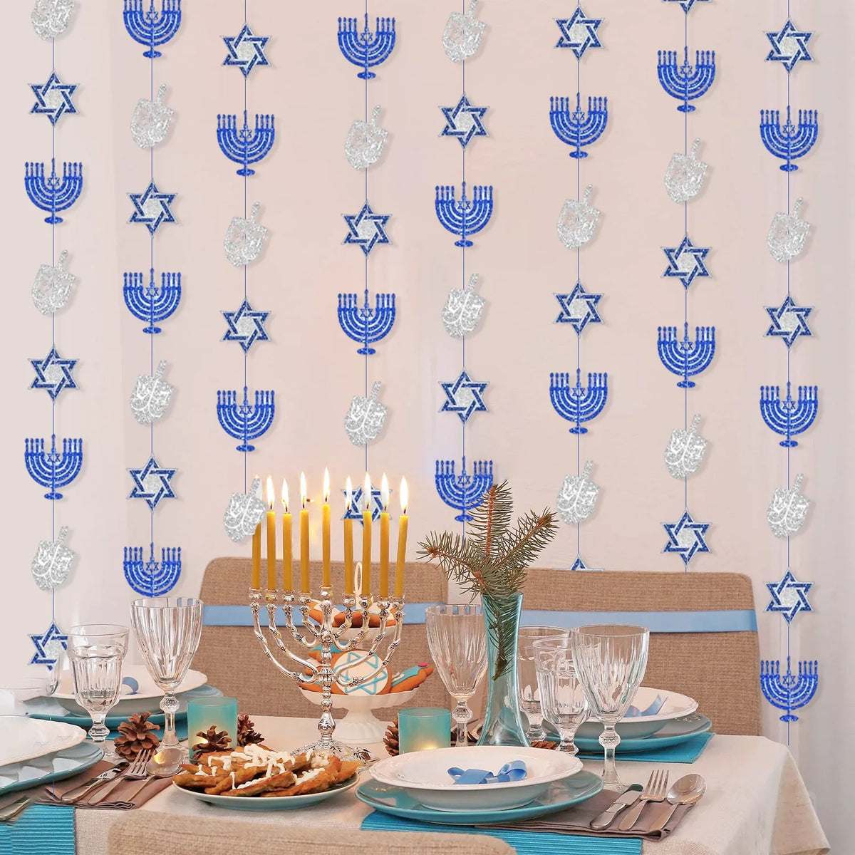 שרשראות תלייה מנצנצות לחנוכה – חנוכיות, מגני דוד וסביבונים – תמונה 2