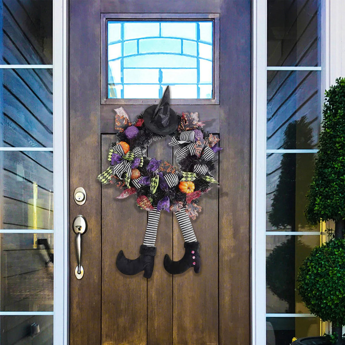 זר האלווין לדלת עם כובע ורגלי מכשפה