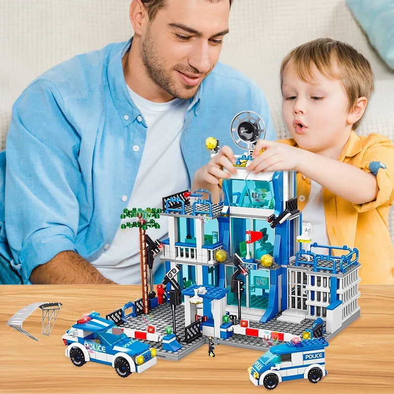 תחנת משטרה מקוביות – עם ניידות ודמויות – תמונה 4