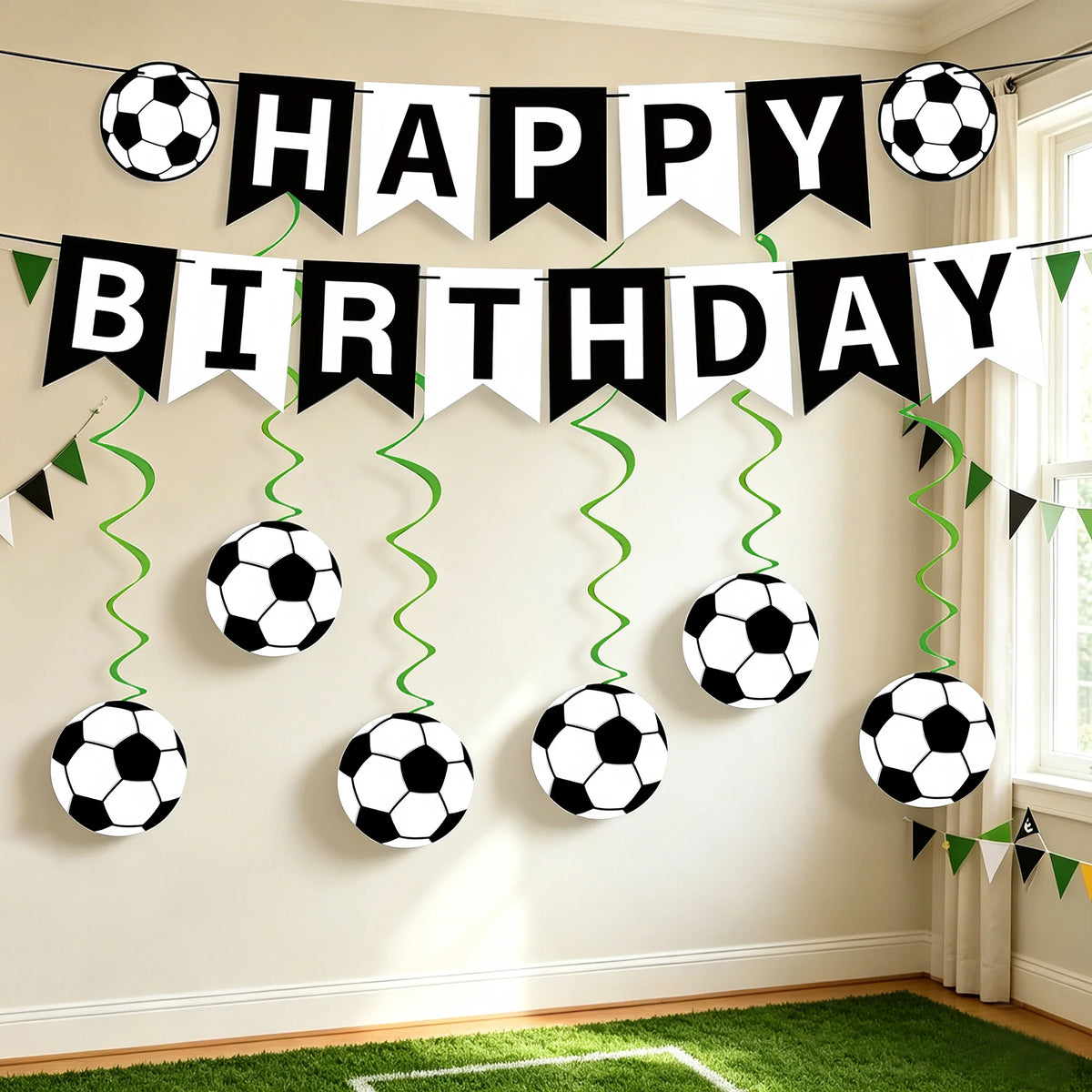 קישוטי כדורגל ליום הולדת – שרשרת Happy Birthday וספירלות תלייה