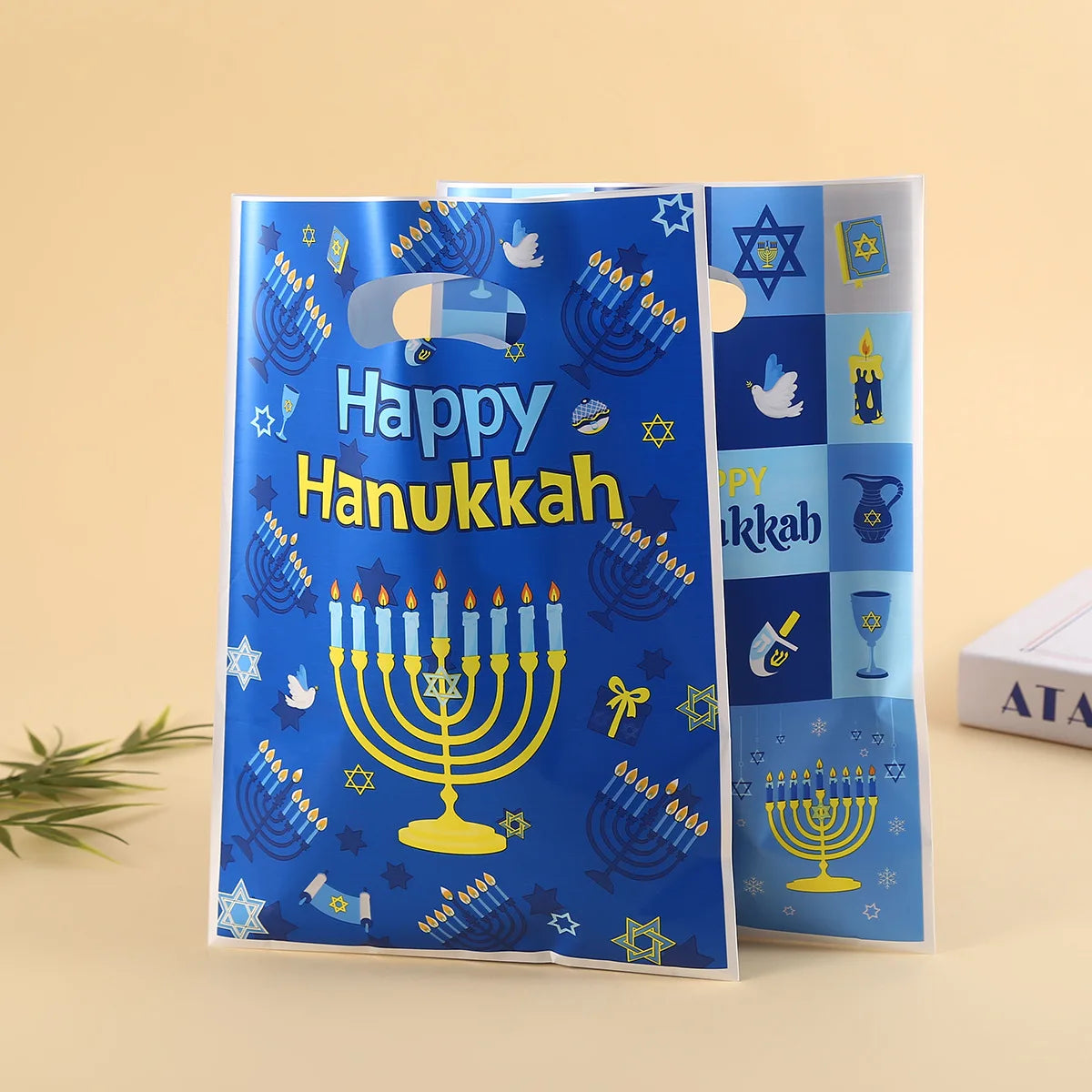 50 שקיות הפתעה לחנוכה עם ידית – 18×25 ס״מ – תמונה 2