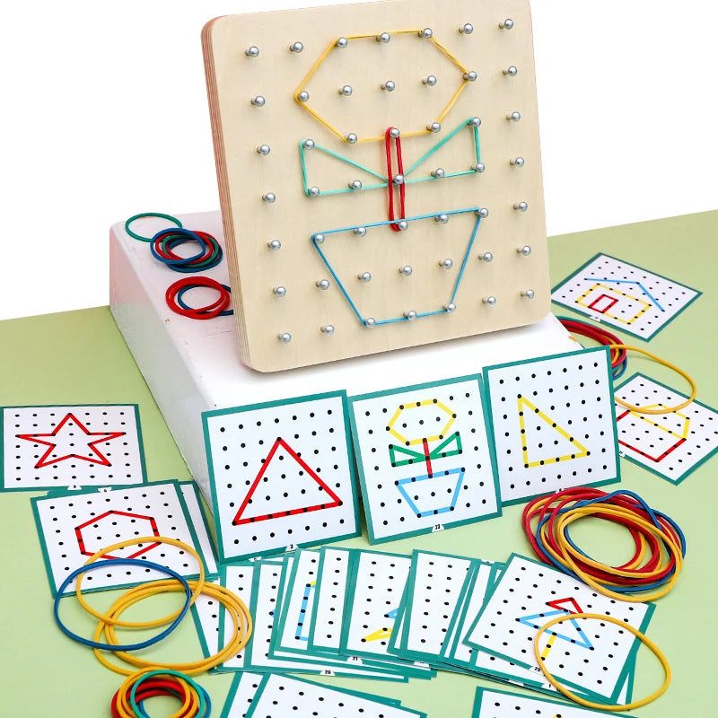 לוח מסמרים מעץ עם גומיות וכרטיסי צורות