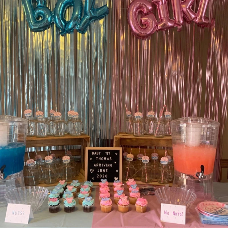 קישוטים לגילוי מין – וילון נוצץ, בלוני BOY ו-GIRL וטופר – תמונה 2