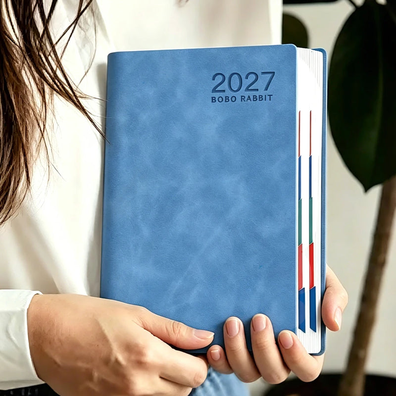יומן 2027 – עמוד לכל יום, כריכה רכה עם גומייה, 5 צבעים