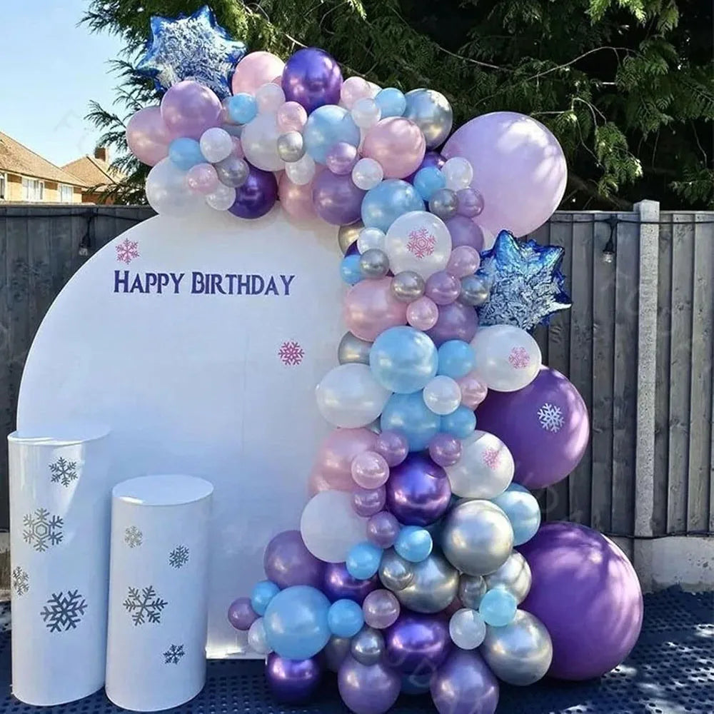 56 בלונים בכחול, סגול וכסף עם פתיתי שלג – לסילבסטר וליום הולדת חורפי – תמונה 3